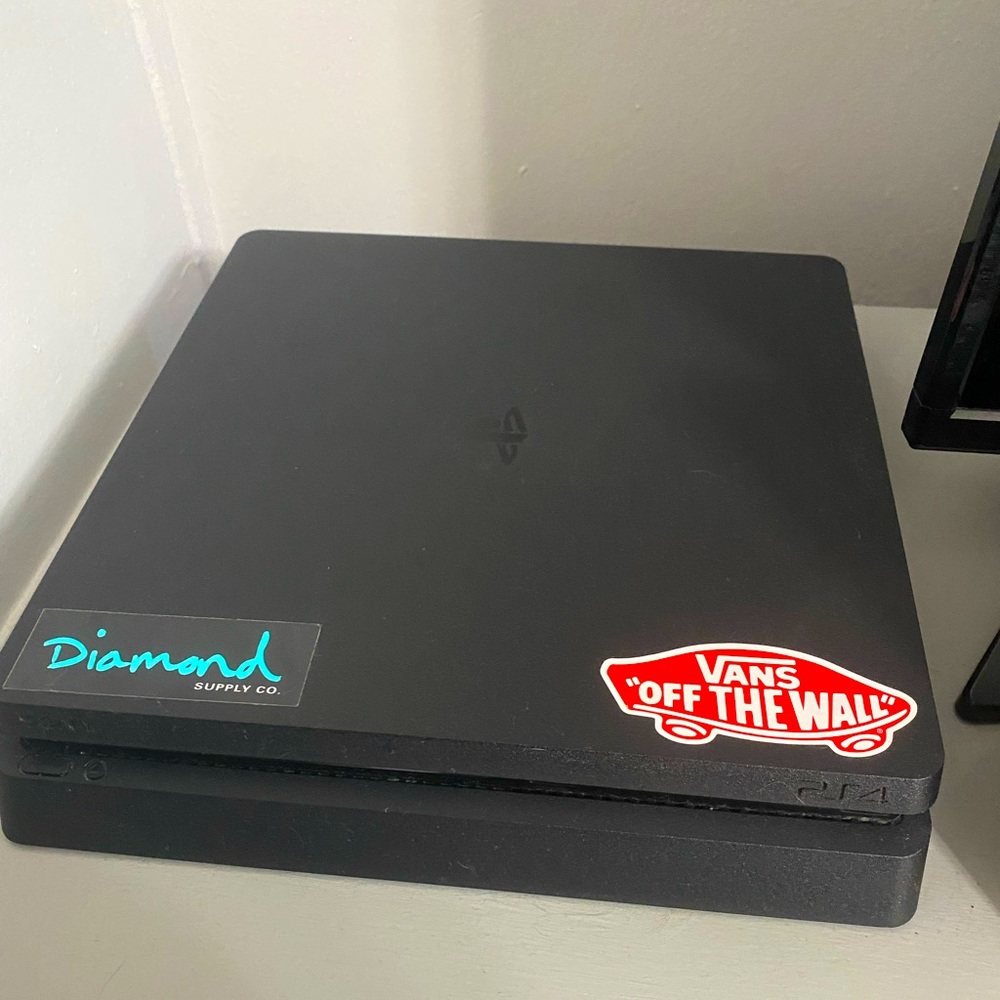 Sony PlayStation 4 Slim